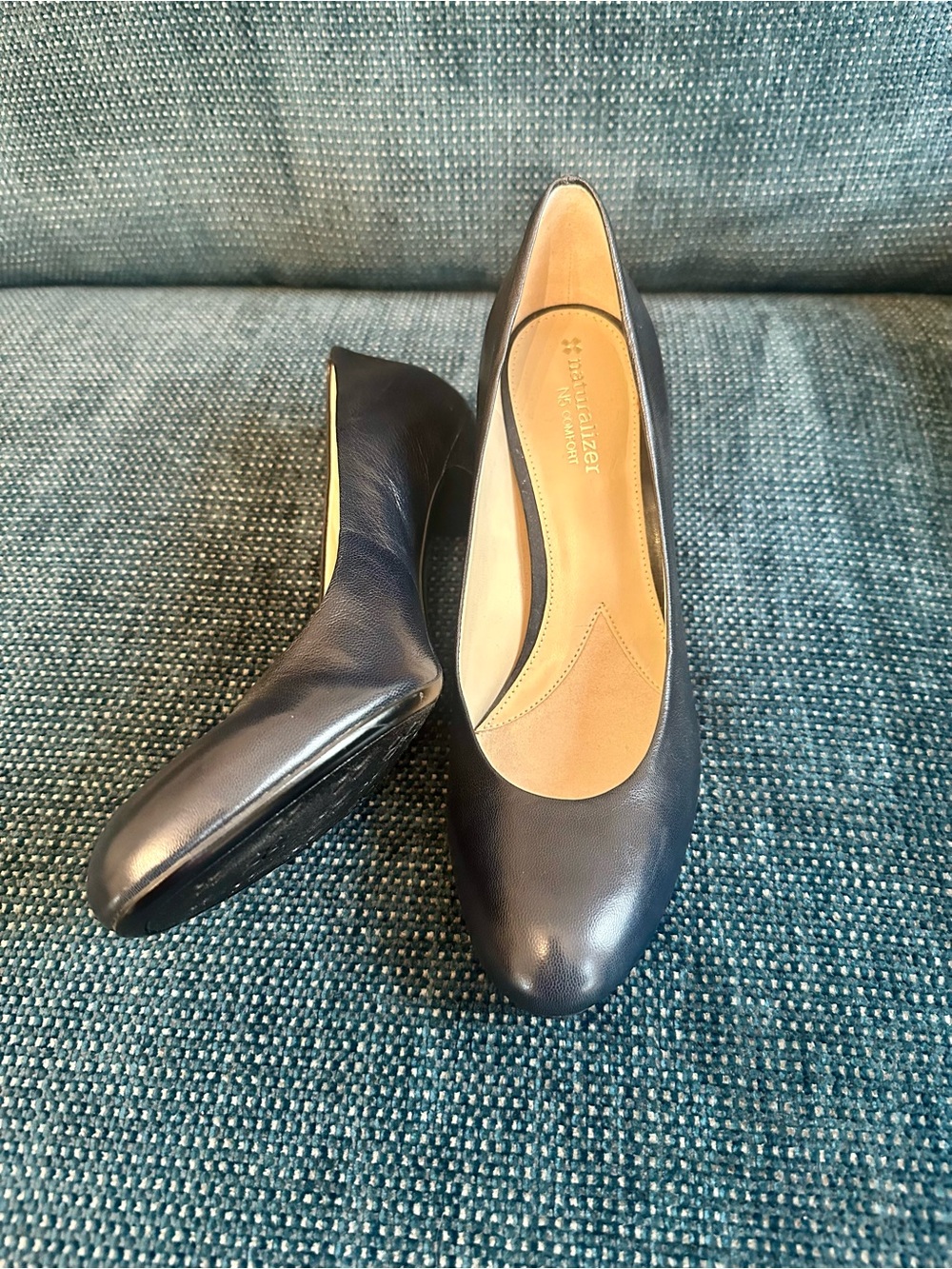 Naturalizer Navy Leather Round-Toe Pumps